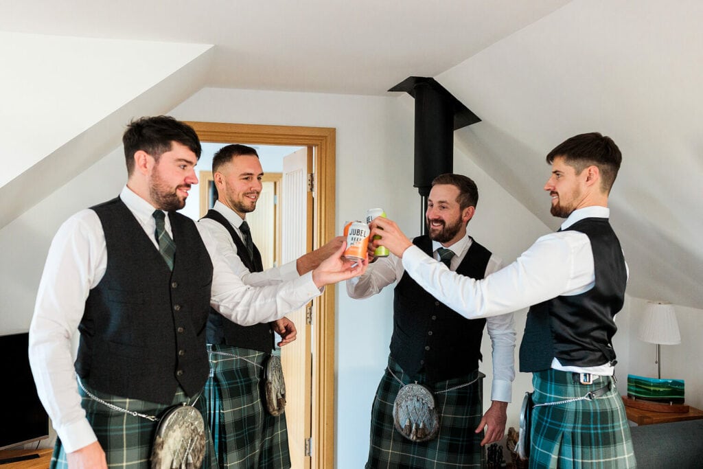 groomsparty in keep at cairns farm estate 